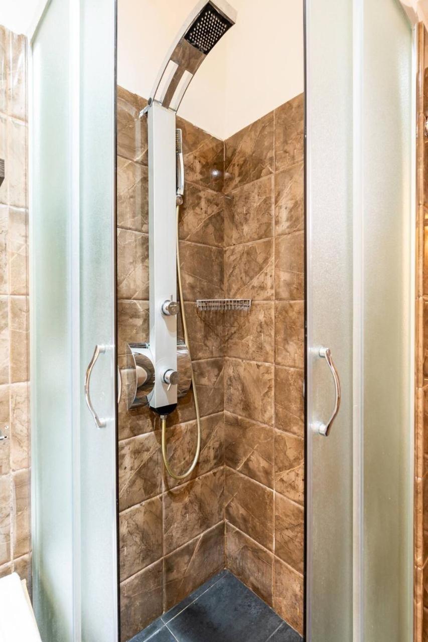 Domus Flaminia With Jacuzzi Apartment